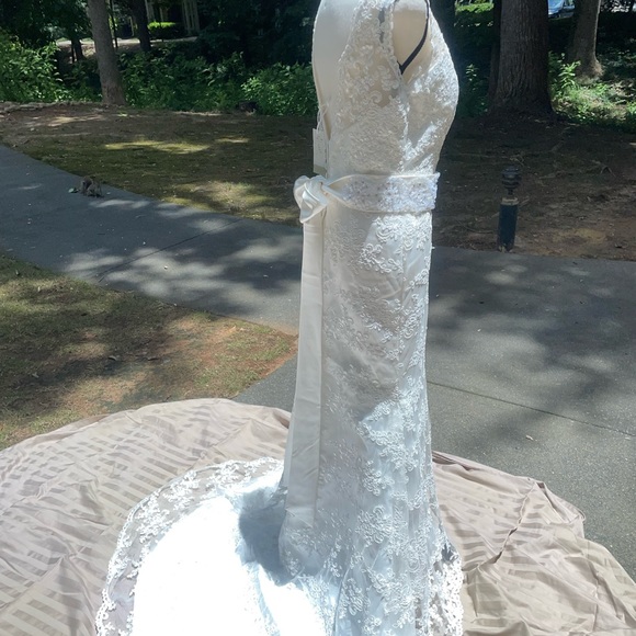 😱 BRAND NEW/unworn Custom made Wedding Dress with hand beaded removable sash. - Picture 3 of 7